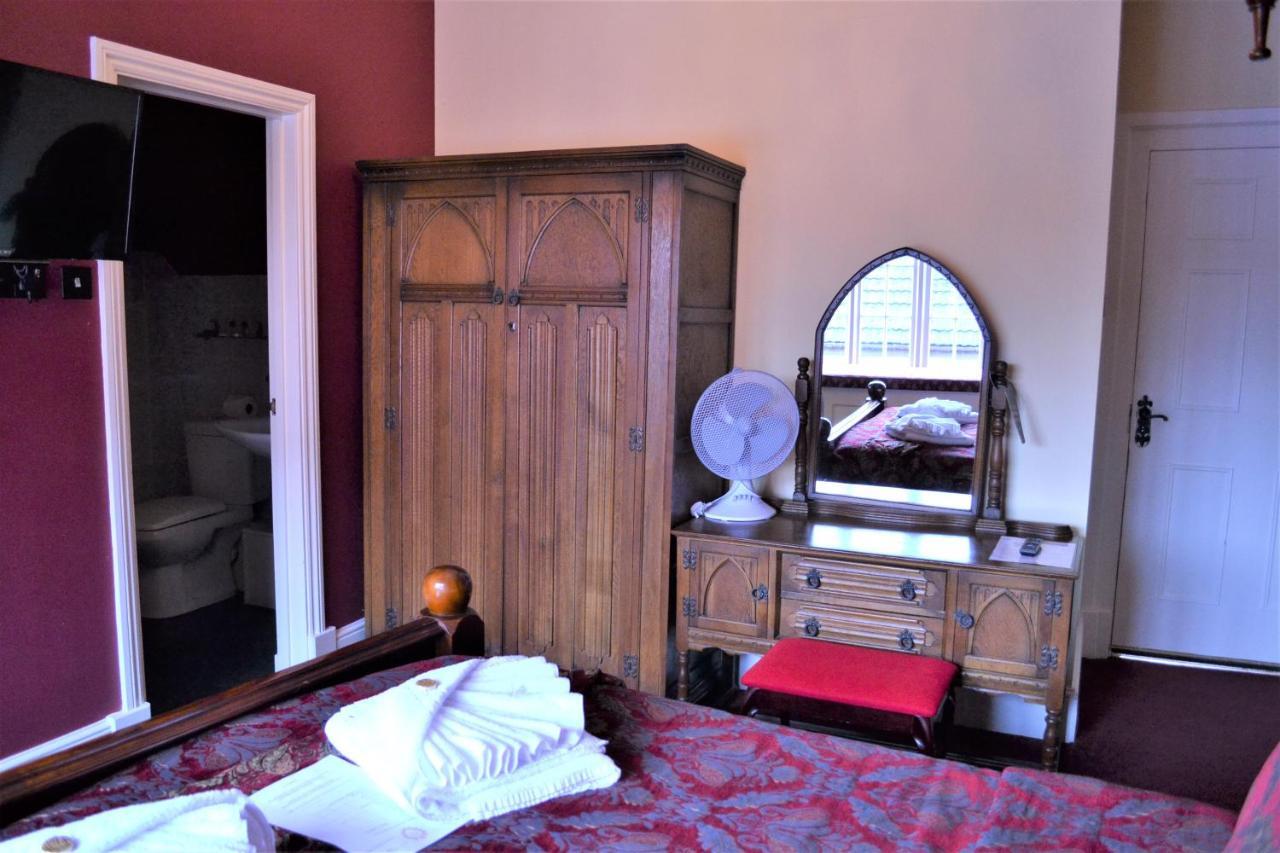The Red Lion Otel Llangadog Dış mekan fotoğraf